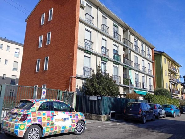 appartamento in vendita a Milano in zona Chiesa Rossa