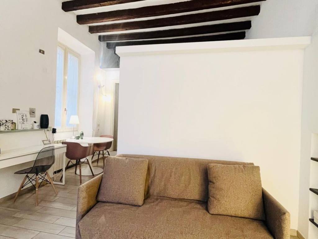 appartamento in vendita a Milano in zona Porta Nuova