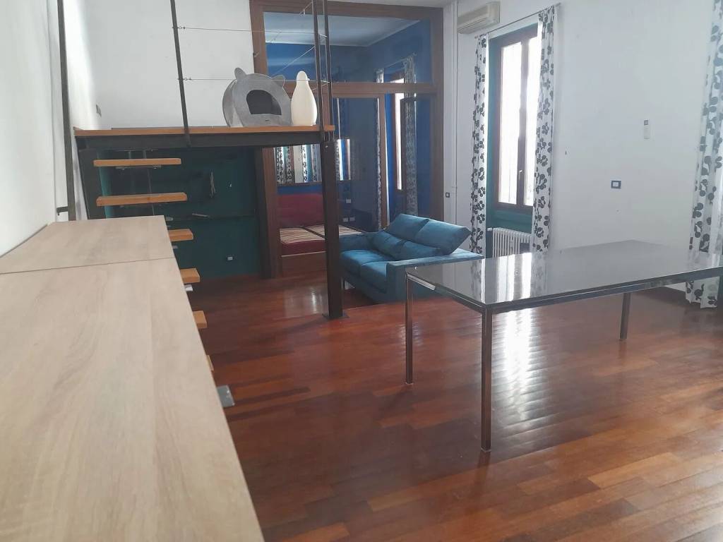 appartamento in vendita a Milano in zona Rogoredo