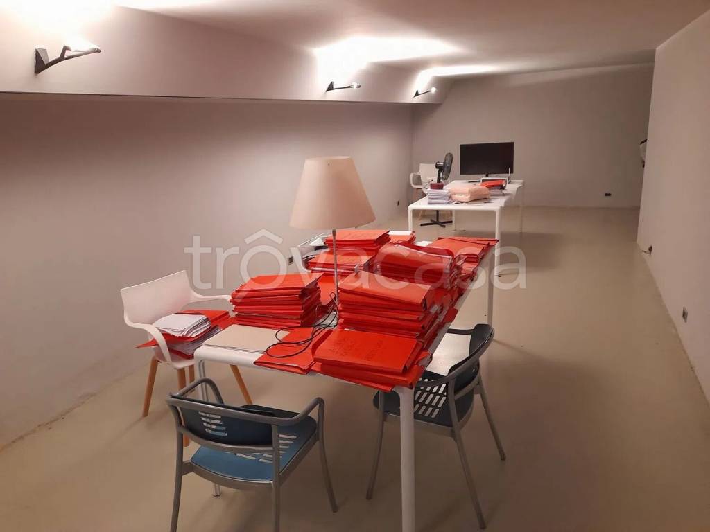 negozio in vendita a Milano in zona Rembrandt