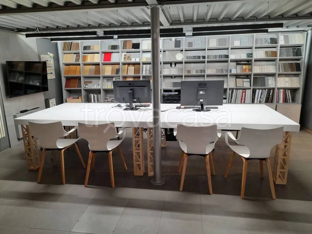 negozio in vendita a Milano in zona Rembrandt