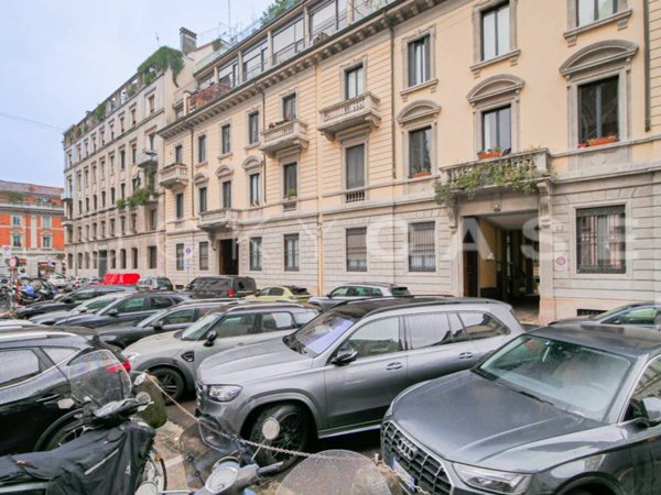 appartamento in vendita a Milano in zona Porta Nuova