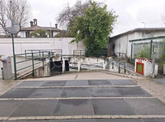 appartamento in vendita a Milano in zona Barona