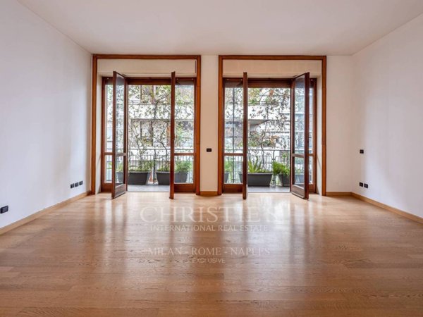 appartamento in vendita a Milano in zona Sant'Ambrogio