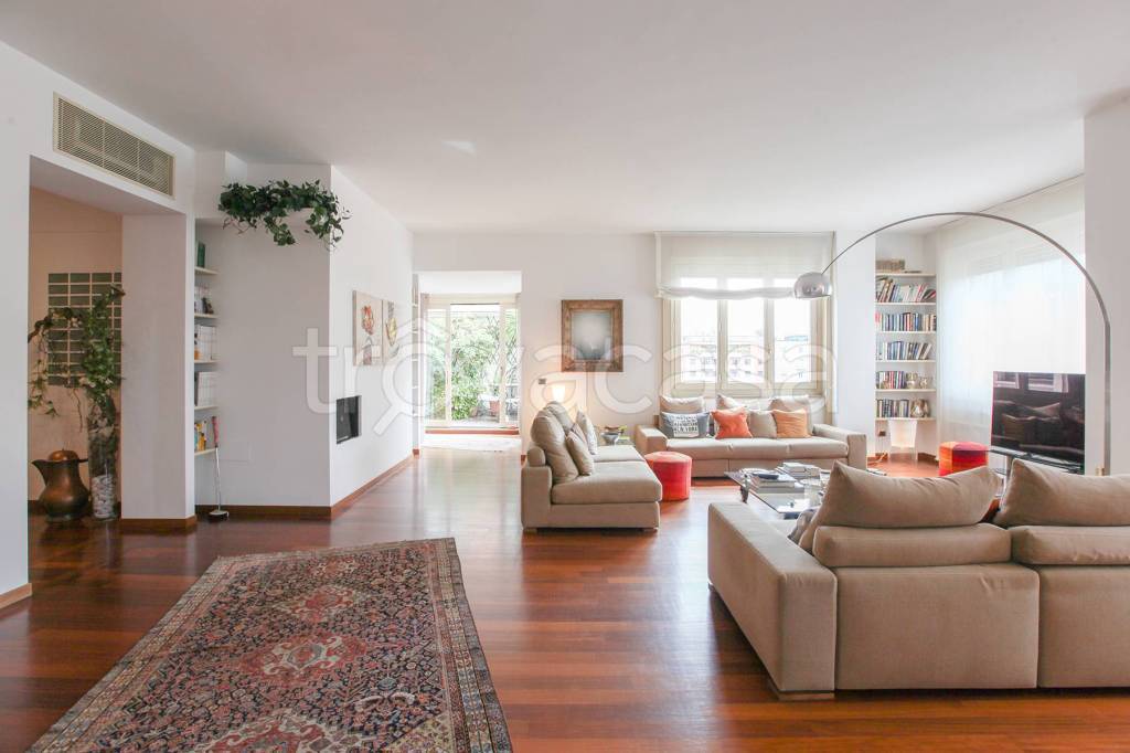 appartamento in vendita a Milano in zona Porta Nuova