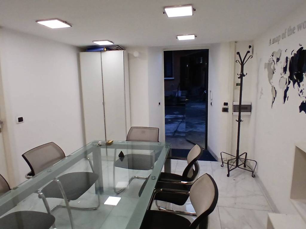 negozio in vendita a Milano in zona Precotto