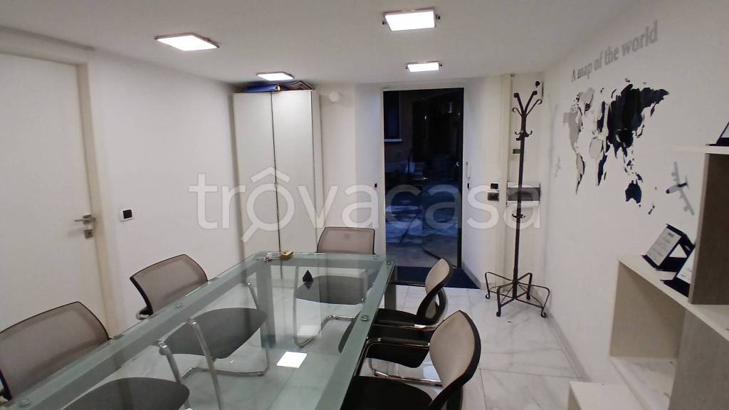 negozio in vendita a Milano in zona Precotto