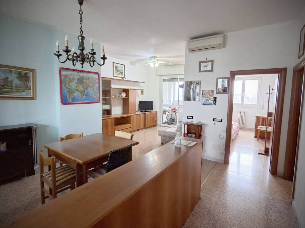 appartamento in vendita a Milano in zona Baggio