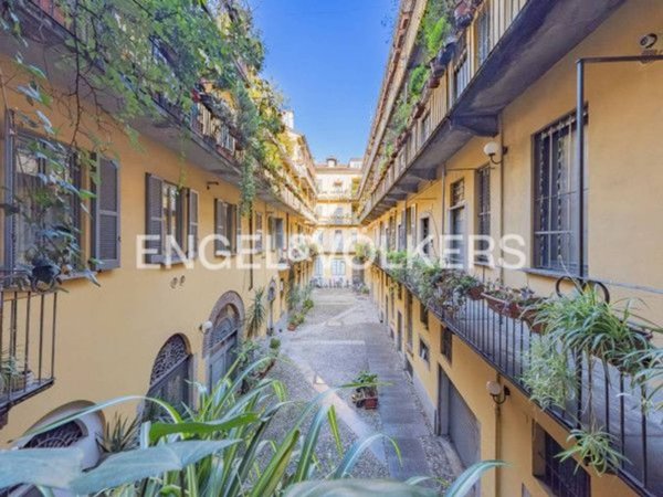 appartamento in vendita a Milano in zona Porta Nuova