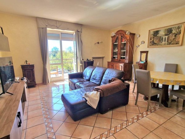 appartamento in vendita a Milano in zona Baggio