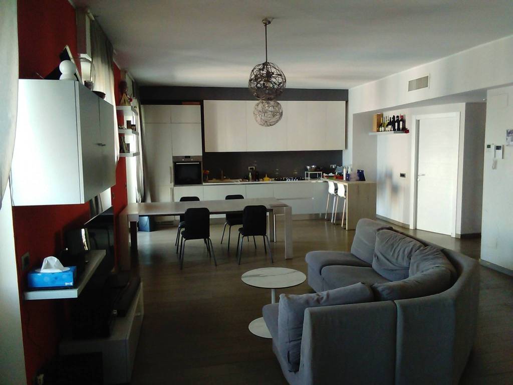 appartamento in vendita a Milano in zona Lorenteggio