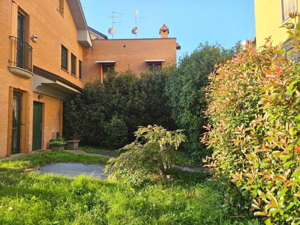 casa indipendente in vendita a Milano in zona Baggio
