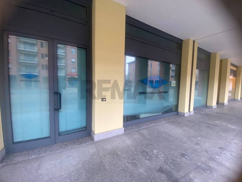 ufficio in vendita a Milano in zona Baggio