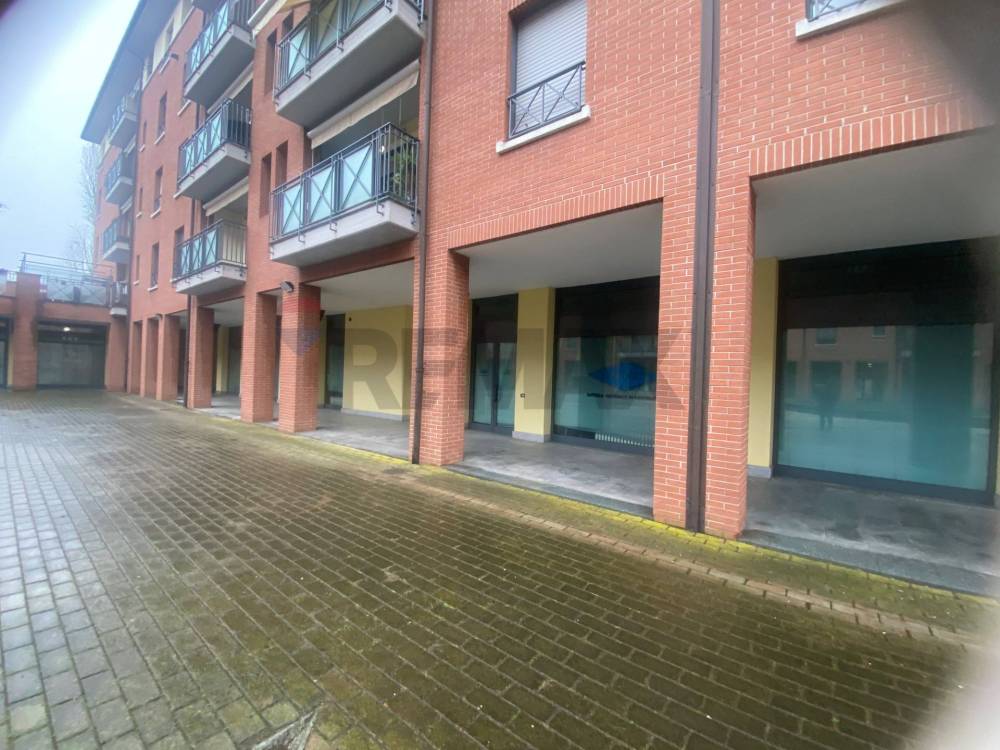 ufficio in vendita a Milano in zona Baggio