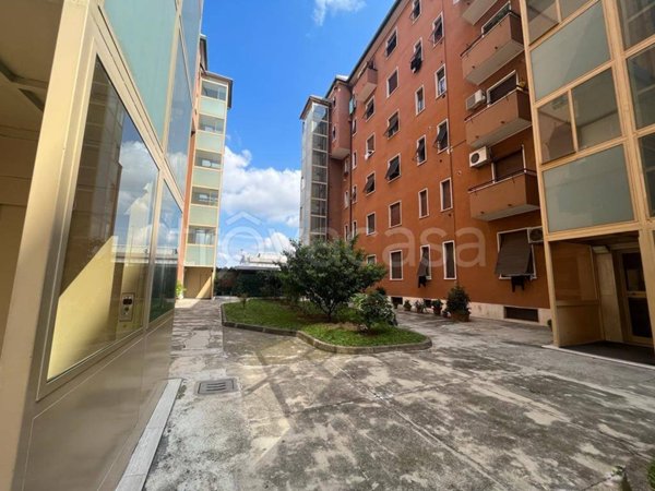 appartamento in vendita a Milano in zona Cascina dei Pomi