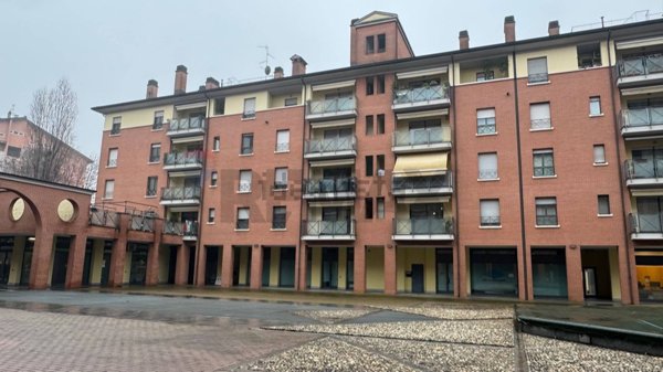 ufficio in vendita a Milano in zona Baggio