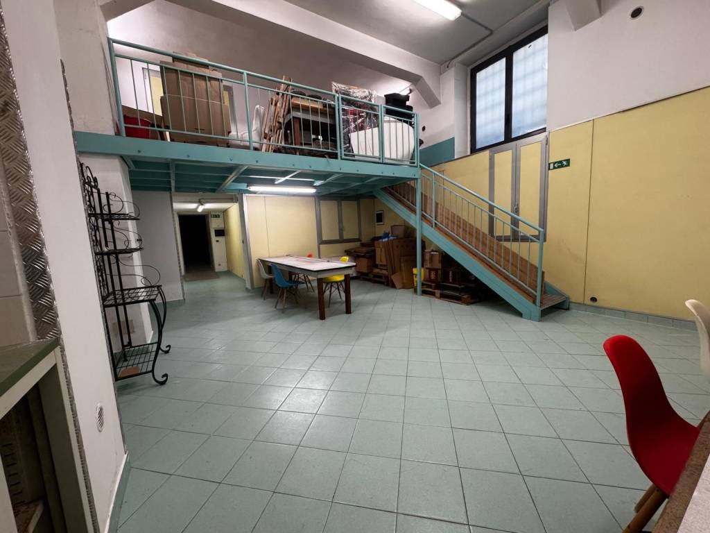 locale commerciale in vendita a Milano in zona Città Studi
