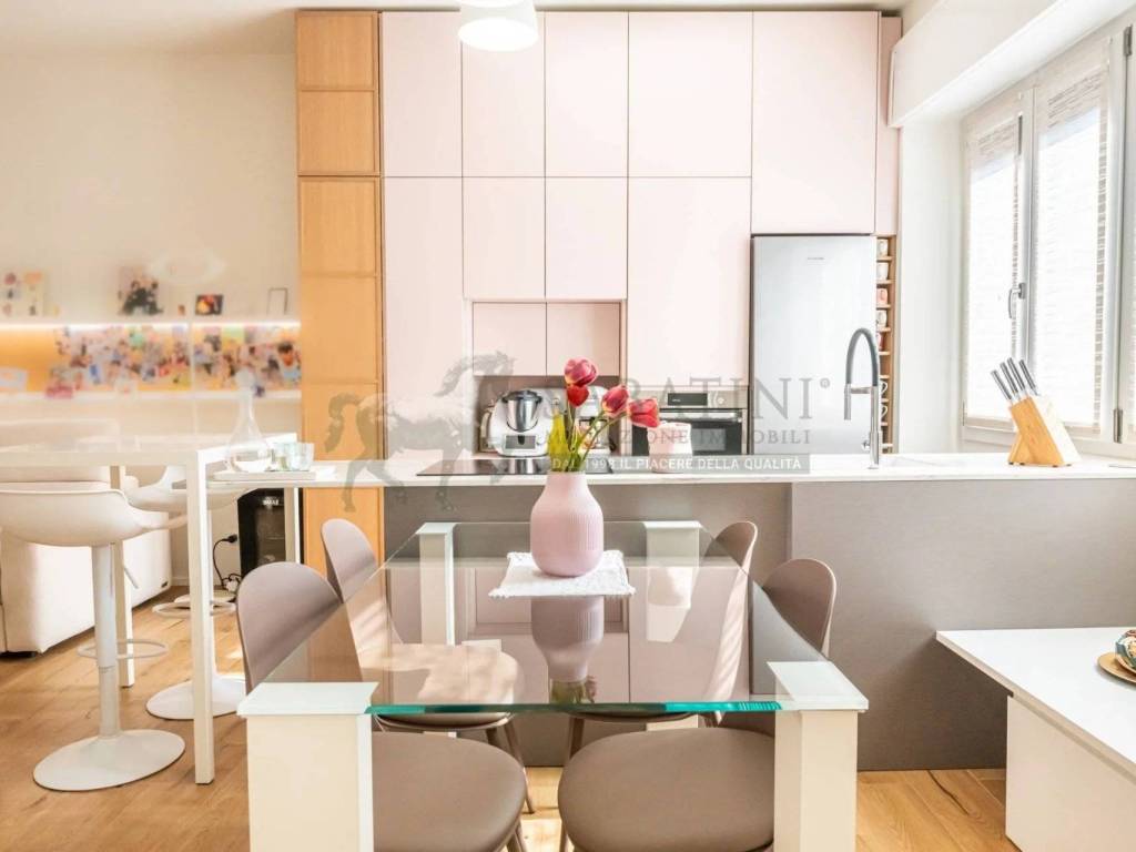 appartamento in vendita a Milano in zona Porta Nuova