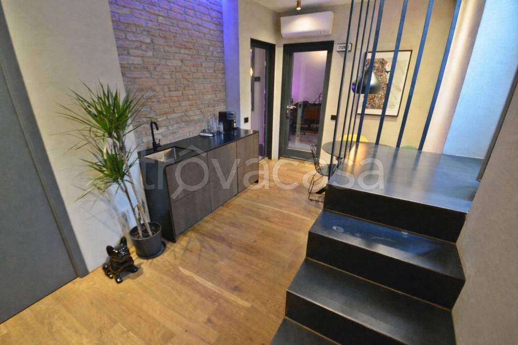 negozio in vendita a Milano in zona Porta Genova