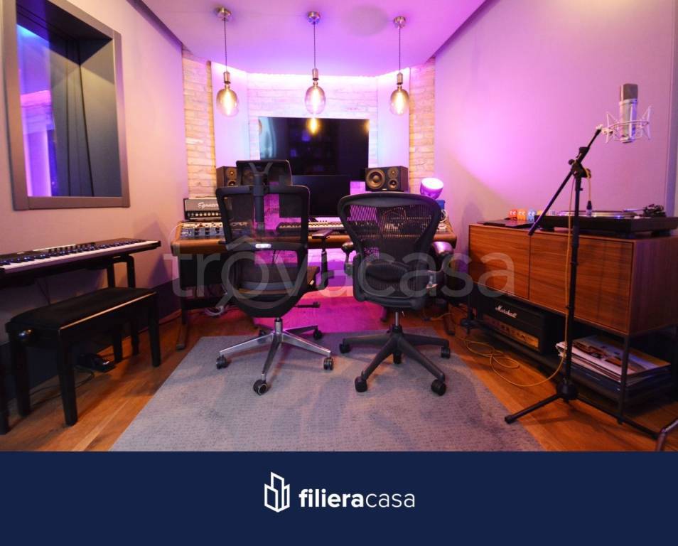 negozio in vendita a Milano in zona Porta Genova