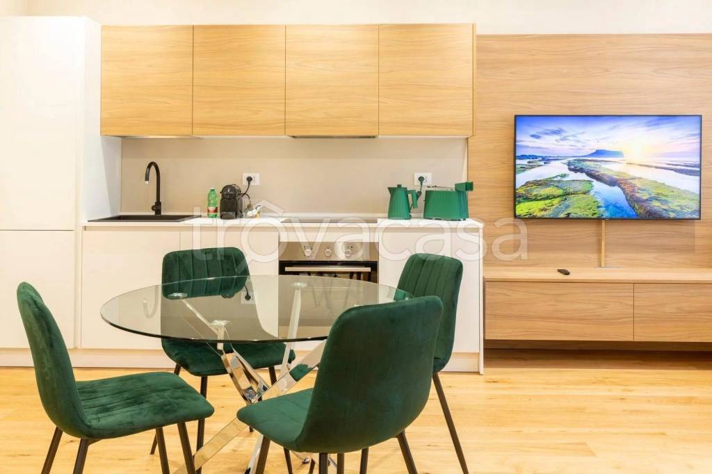 appartamento in vendita a Milano in zona Guastalla
