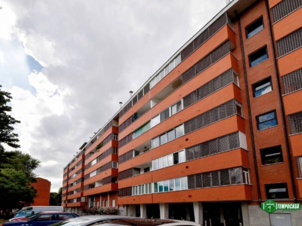 appartamento in vendita a Milano in zona Famagosta