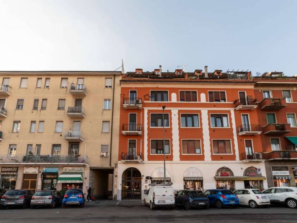 appartamento in vendita a Milano in zona Famagosta