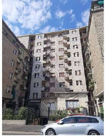 appartamento in vendita a Milano in zona Lambrate