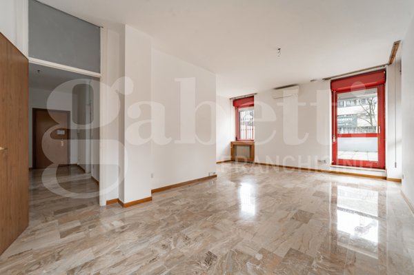appartamento in vendita a Milano in zona Barona