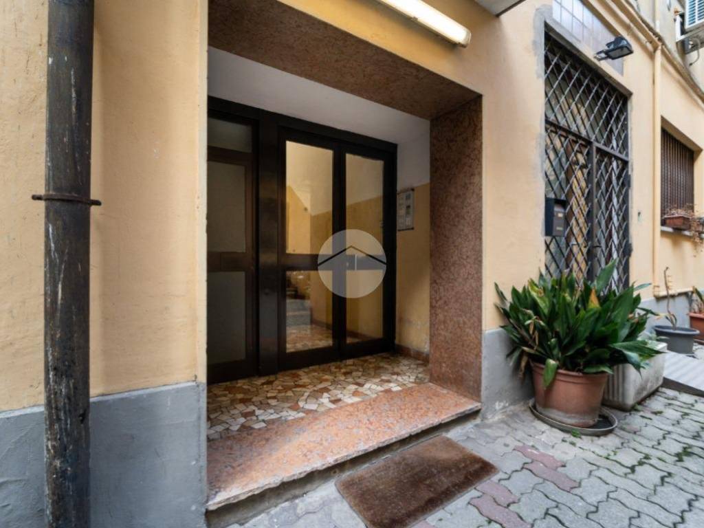 appartamento in vendita a Milano in zona Lorenteggio