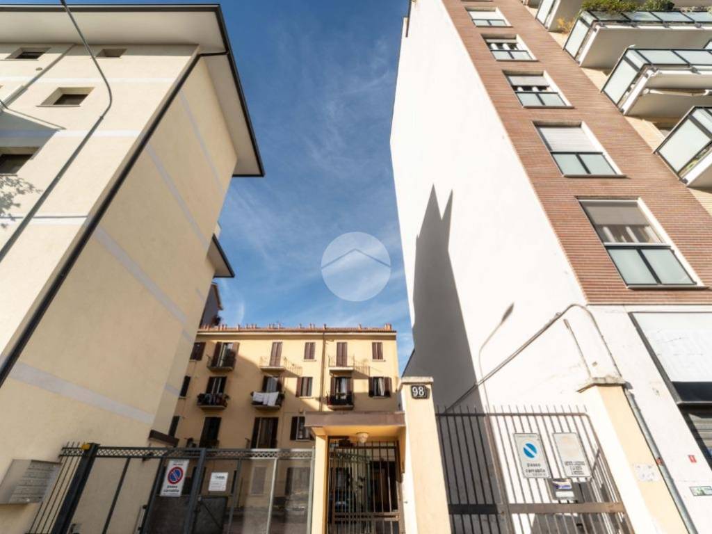appartamento in vendita a Milano in zona Lorenteggio