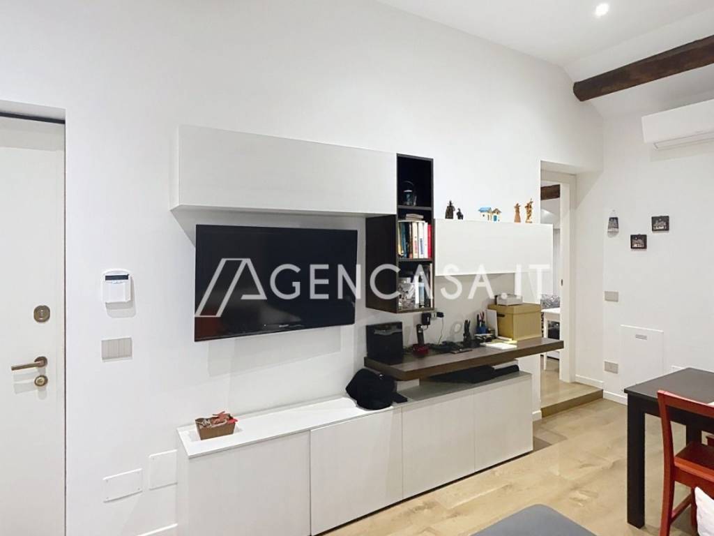 appartamento in vendita a Milano in zona Solari