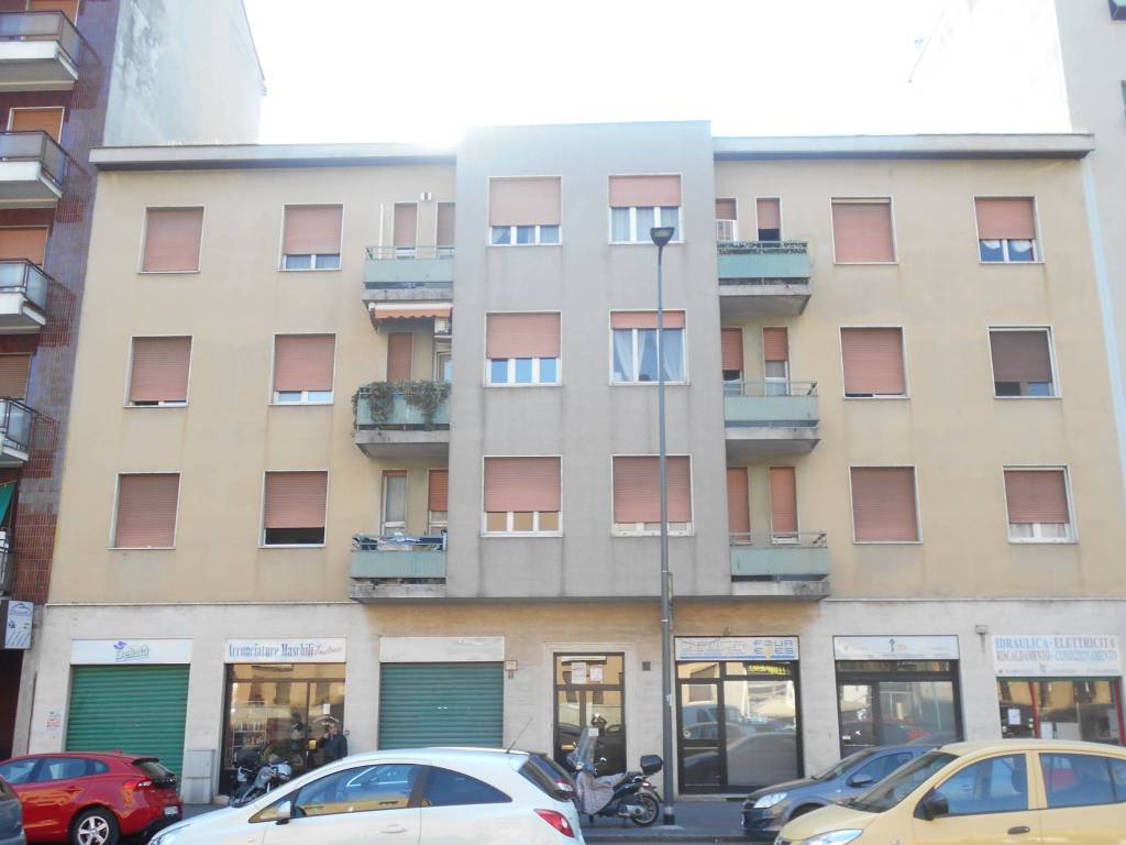 appartamento in vendita a Milano in zona Lorenteggio