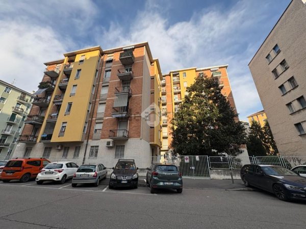 appartamento in vendita a Milano in zona Lorenteggio