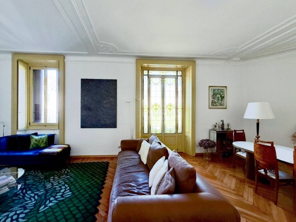 appartamento in vendita a Milano in zona Sant'Ambrogio