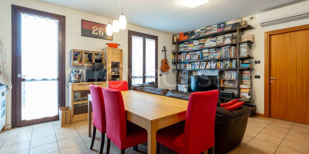 appartamento in vendita a Milano in zona Segnano