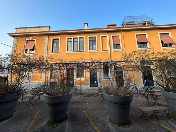 locale commerciale in vendita a Milano in zona Crescenzago