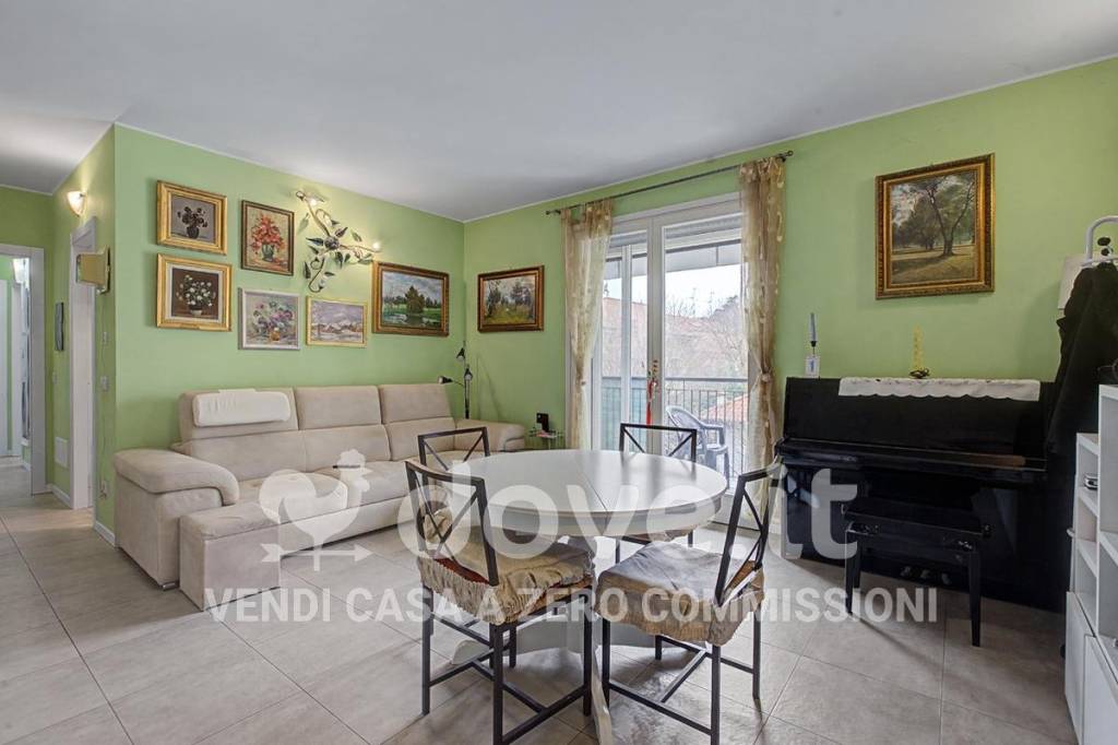 appartamento in vendita a Milano in zona Baggio