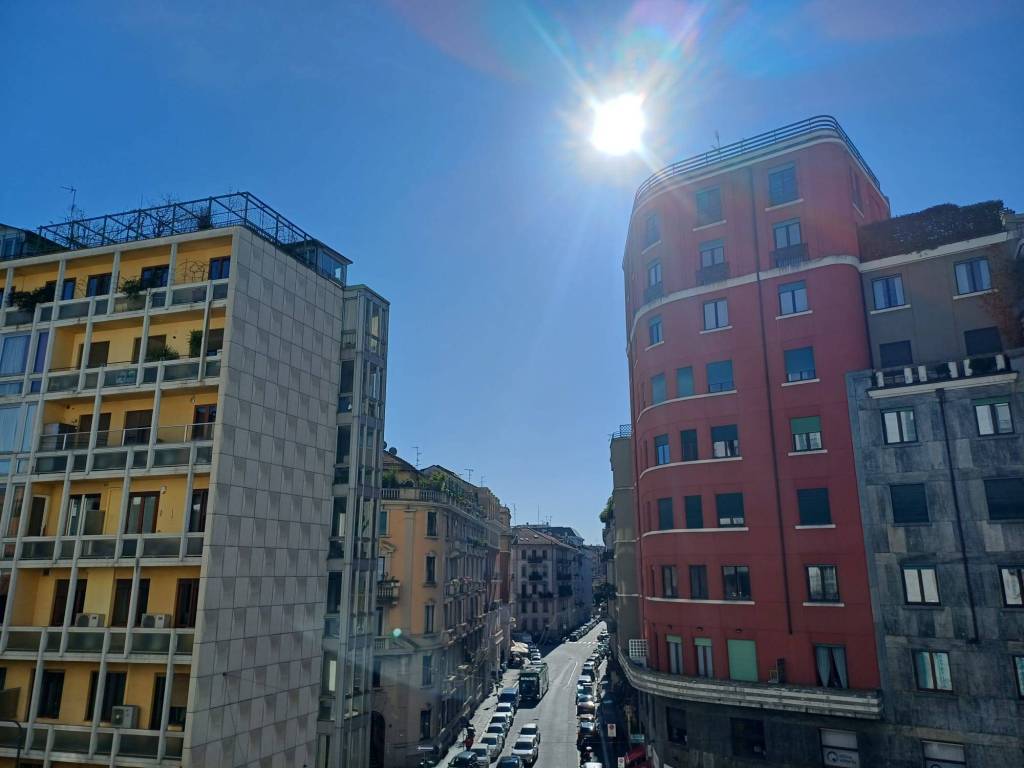 appartamento in vendita a Milano in zona Guastalla