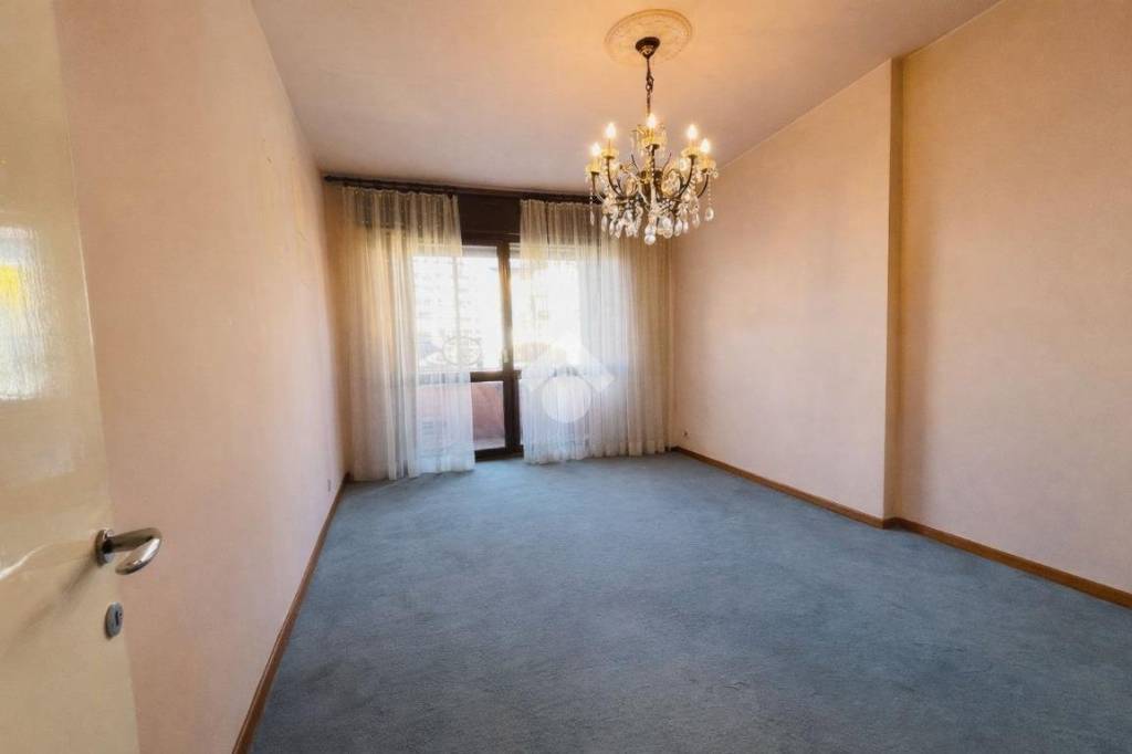 appartamento in vendita a Milano in zona Famagosta