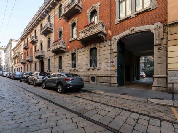 appartamento in vendita a Milano in zona Sant'Ambrogio