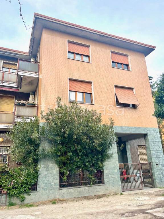 appartamento in vendita a Milano in zona Baggio