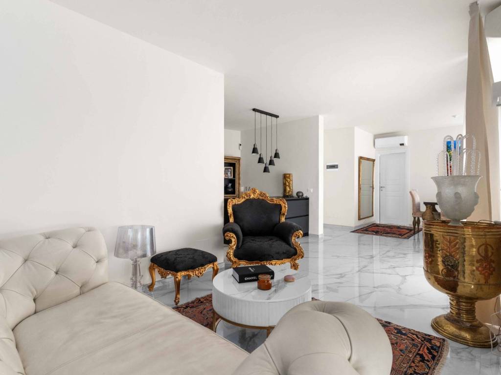 appartamento in vendita a Milano in zona Vigentino