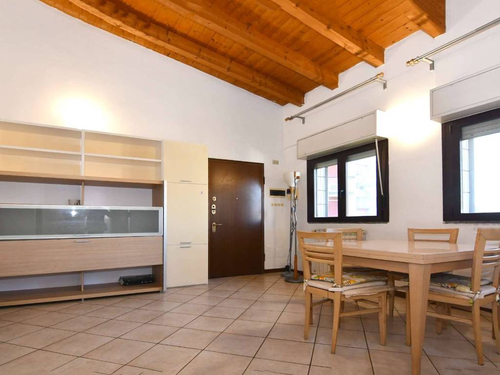 appartamento in vendita a Milano in zona Baggio