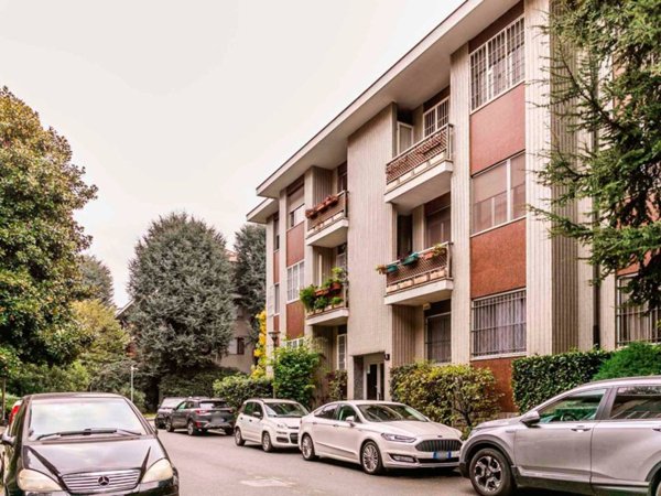 locale commerciale in vendita a Milano in zona Maggiolina