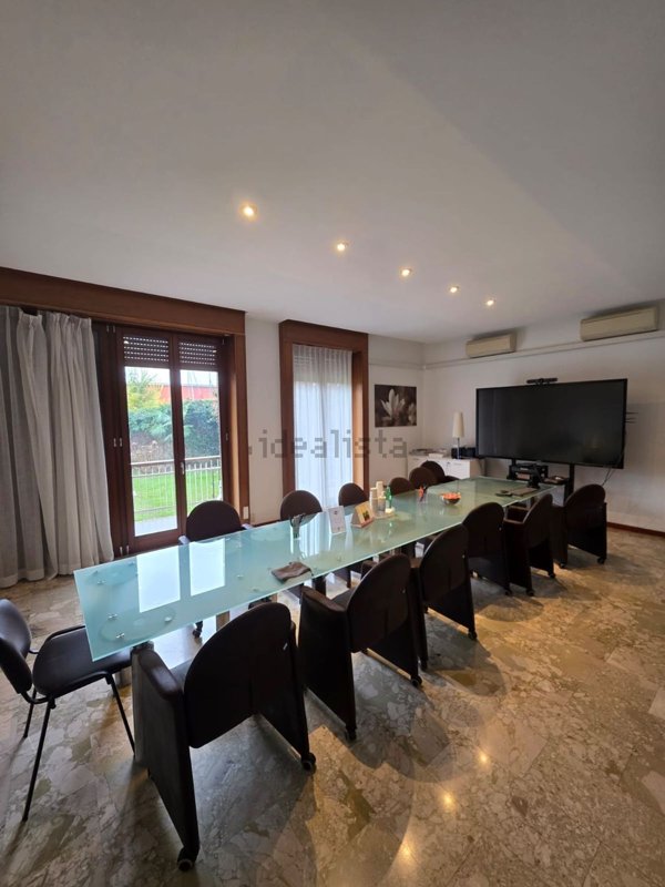 ufficio in vendita a Milano in zona Bocconi