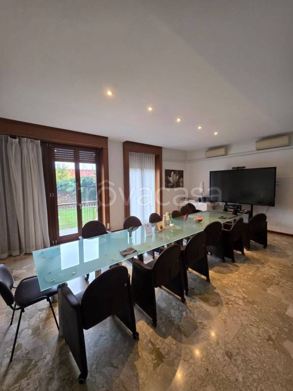 ufficio in vendita a Milano in zona Bocconi