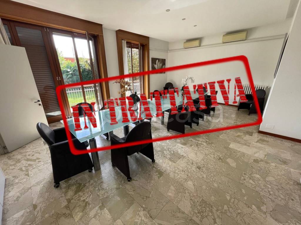 ufficio in vendita a Milano in zona Bocconi