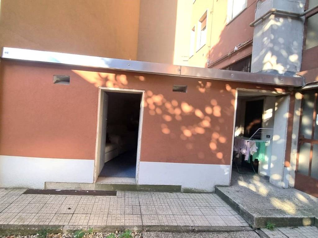 locale commerciale in vendita a Milano