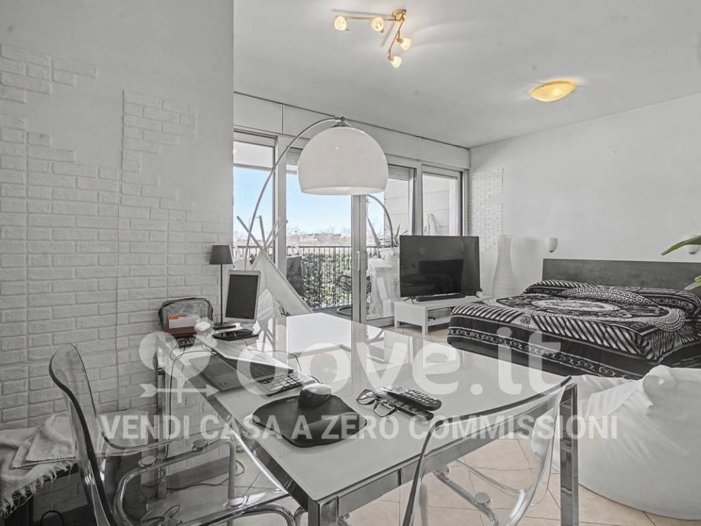 appartamento in vendita a Milano in zona Adriano